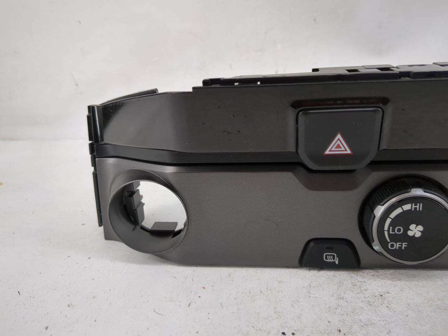 2016-2020 Toyota Tacoma Climate Control Module Temperature AC/Heater Replacement P/N:55900-04111-B0 75H595 Fits OEM Used Aut