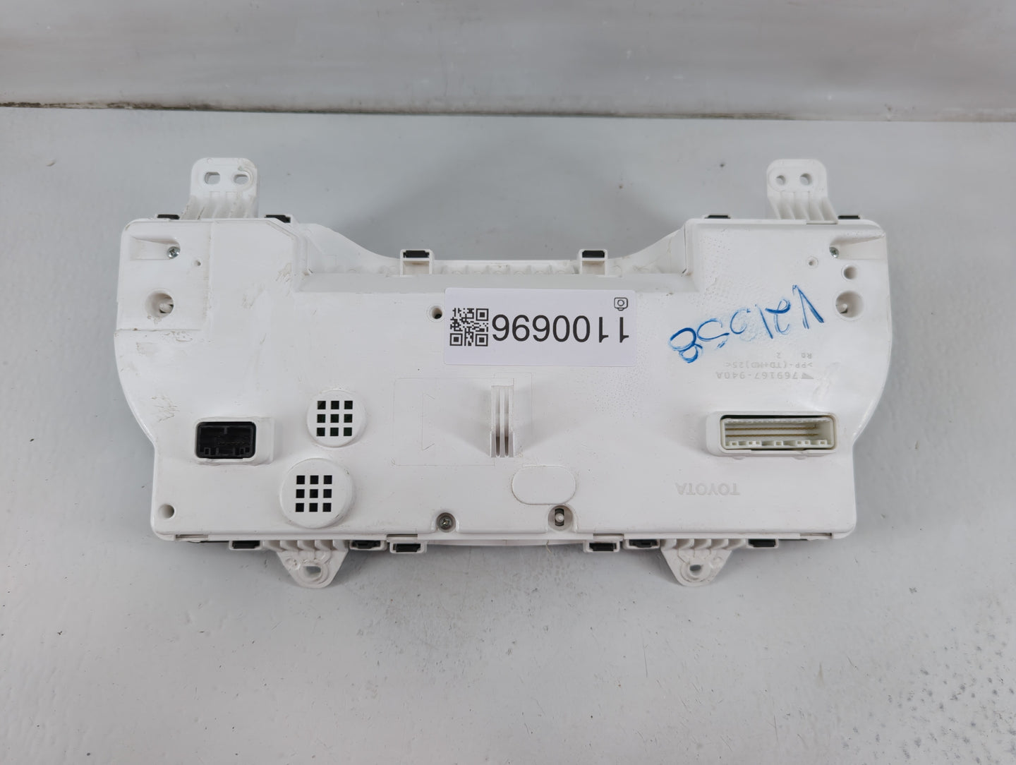 2018-2021 Toyota Tundra Instrument Cluster Speedometer Gauges Fits Fits 2018 2019 2020 2021 OEM Used Auto Parts - Oemusedaut