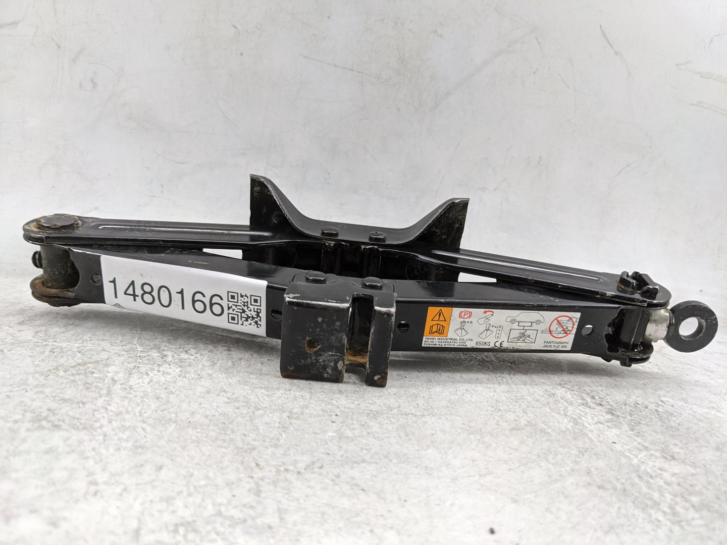 2018 Toyota Yaris Spare Scissor Car Jack Black - Oemusedautoparts1.com
