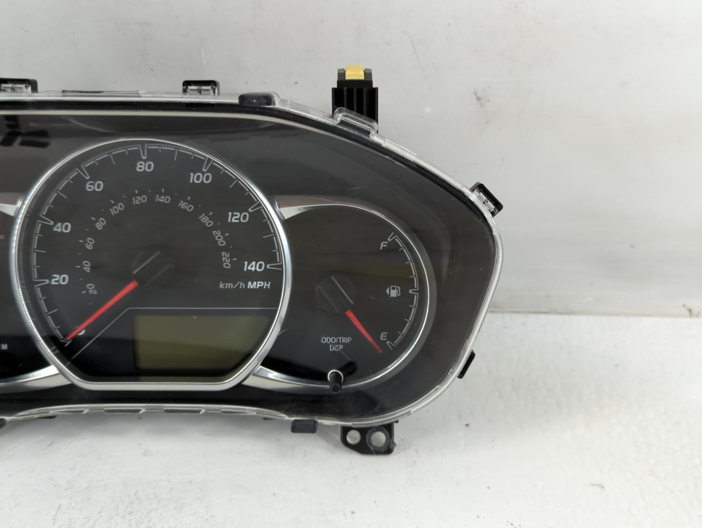 2018-2019 Toyota Yaris Instrument Cluster Speedometer Gauges P/N:83800-F5470 Fits Fits 2018 2019 OEM Used Auto Parts - Oemus