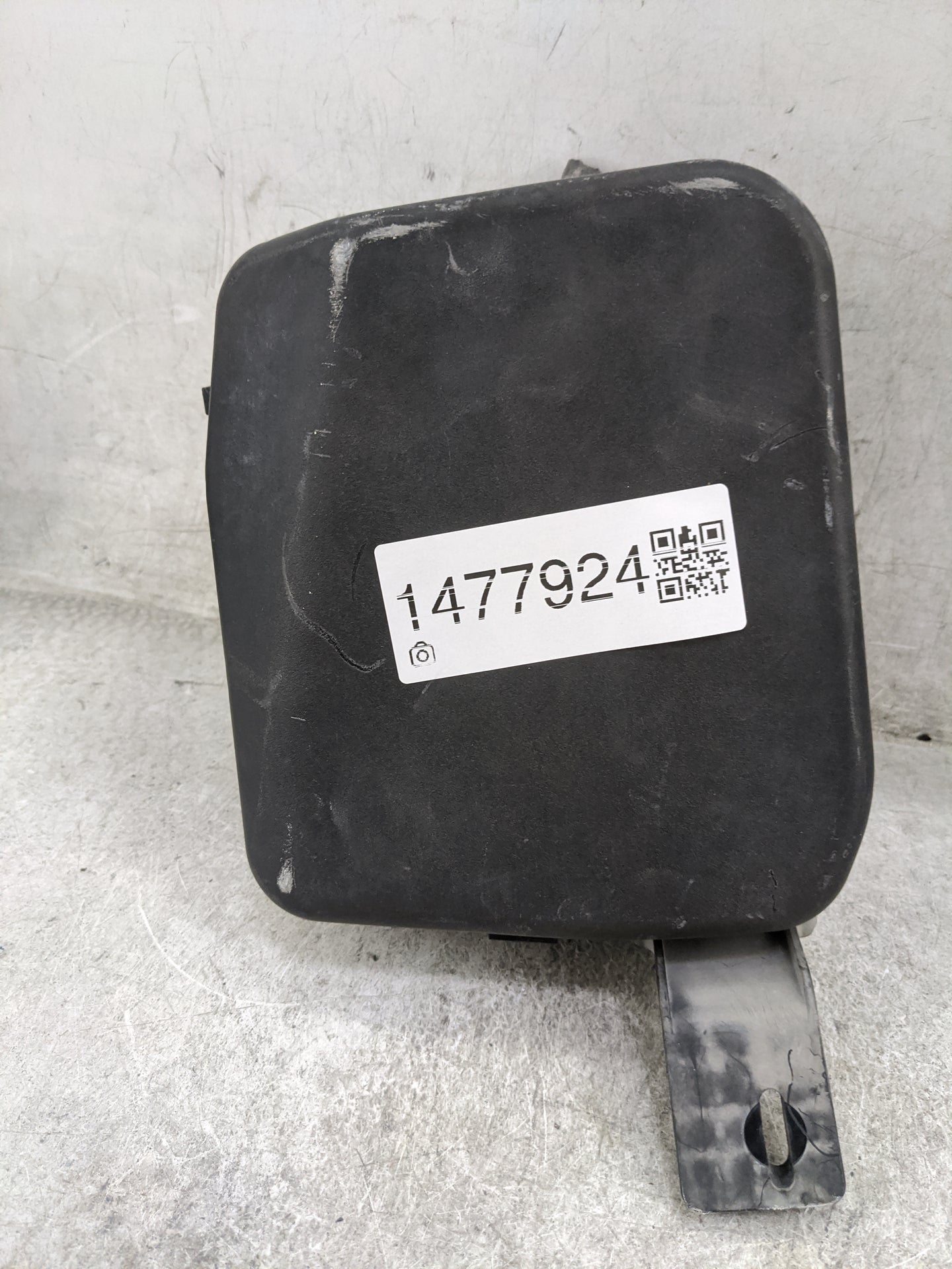 2017-2018 Toyota Yaris Ia Fusebox Fuse Box Panel Relay Module P/N:DB5J-6676Y KF541, DB5J-66767 Fits Fits 2016 2017 2018 2019