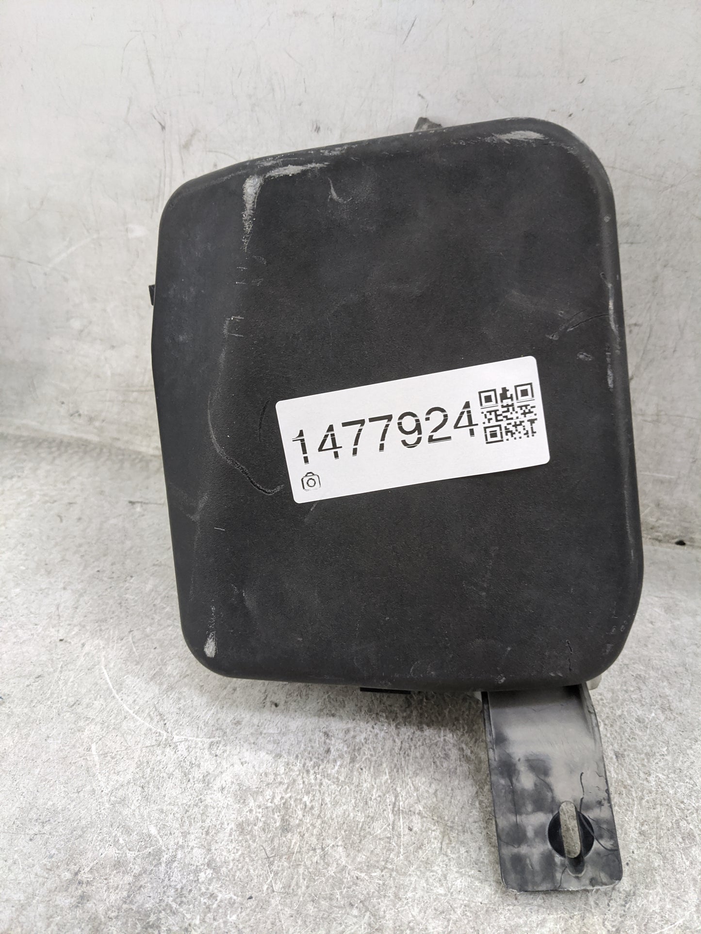 2017-2018 Toyota Yaris Ia Fusebox Fuse Box Panel Relay Module P/N:DB5J-6676Y KF541, DB5J-66767 Fits Fits 2016 2017 2018 2019