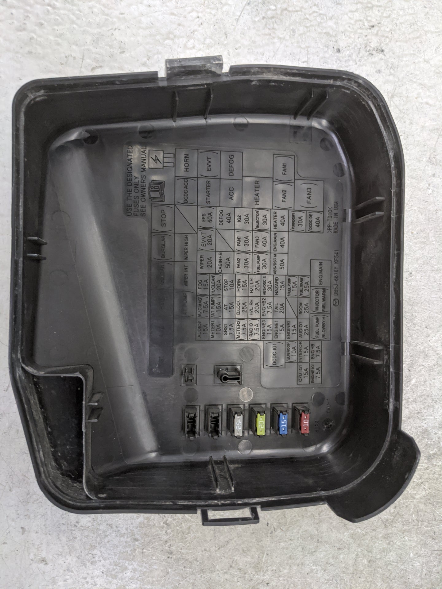 2017-2018 Toyota Yaris Ia Fusebox Fuse Box Panel Relay Module P/N:DB5J-6676Y KF541, DB5J-66767 Fits Fits 2016 2017 2018 2019