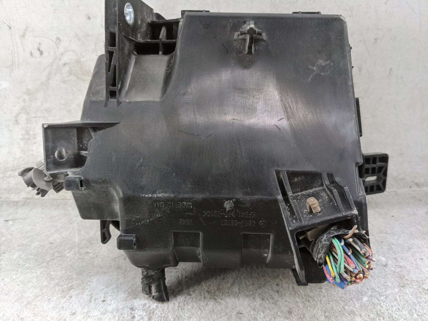 2017-2018 Toyota Yaris Ia Fusebox Fuse Box Panel Relay Module P/N:DB5J-6676Y KF541, DB5J-66767 Fits Fits 2016 2017 2018 2019