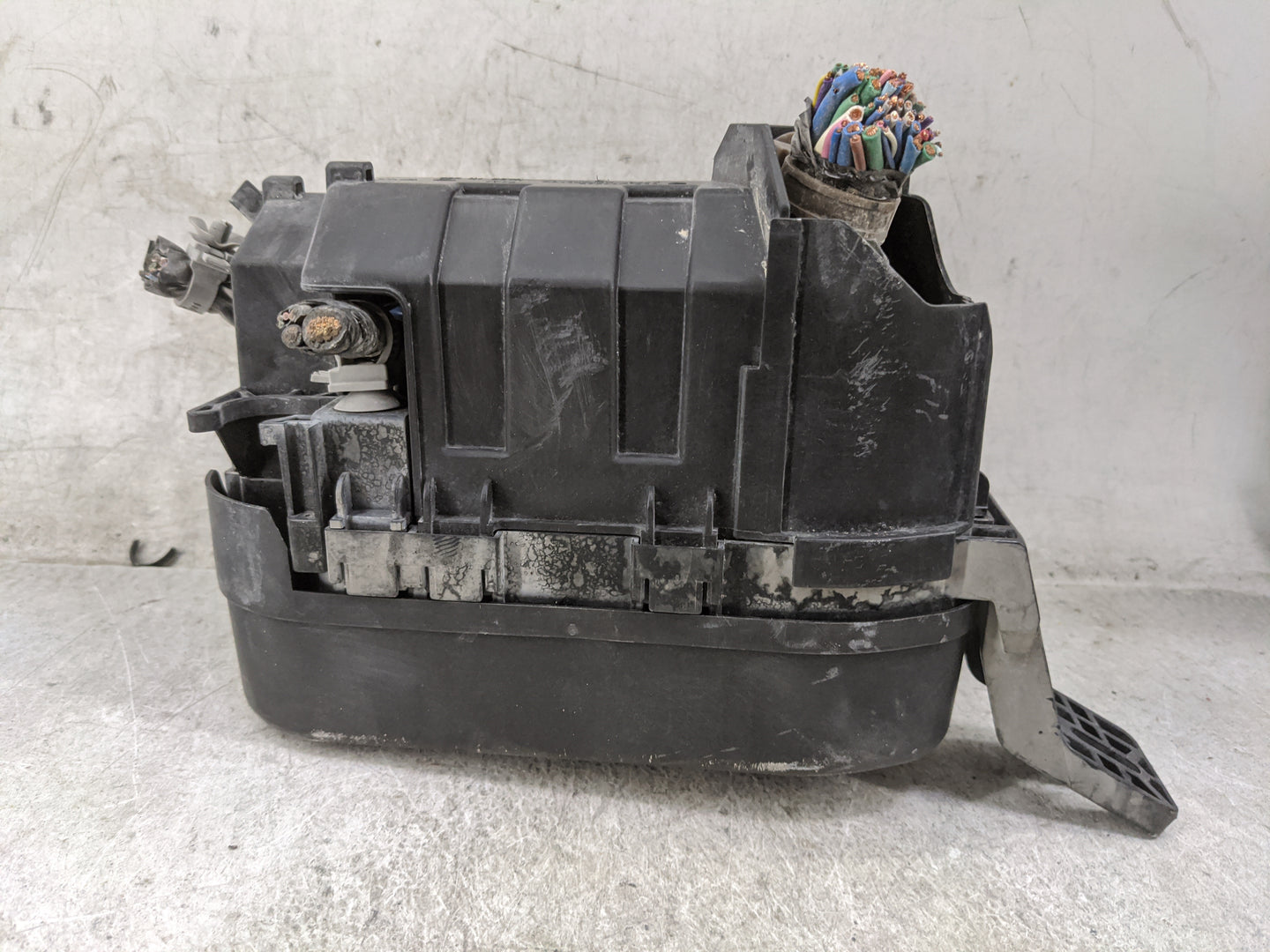 2017-2018 Toyota Yaris Ia Fusebox Fuse Box Panel Relay Module P/N:DB5J-6676Y KF541, DB5J-66767 Fits Fits 2016 2017 2018 2019