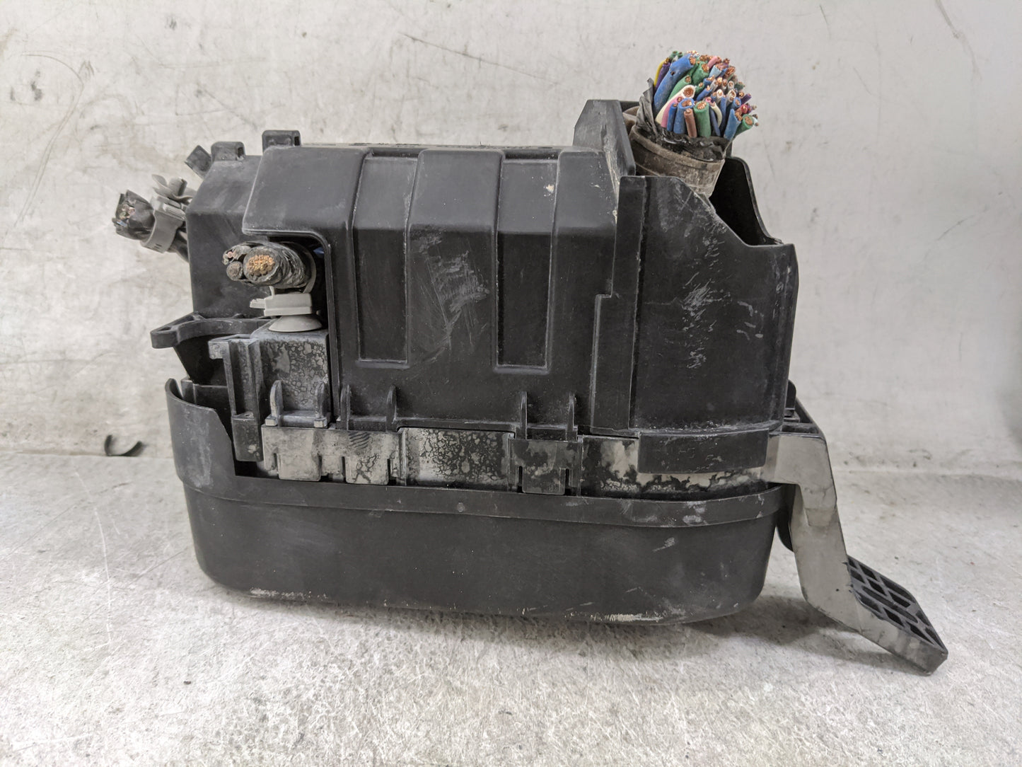 2017-2018 Toyota Yaris Ia Fusebox Fuse Box Panel Relay Module P/N:DB5J-6676Y KF541, DB5J-66767 Fits Fits 2016 2017 2018 2019