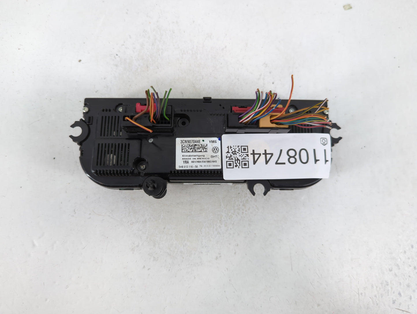 2018 Volkswagen Atlas Climate Control Module Temperature AC/Heater Replacement P/N:3CN 907 044 E Fits OEM Used Auto Parts - 