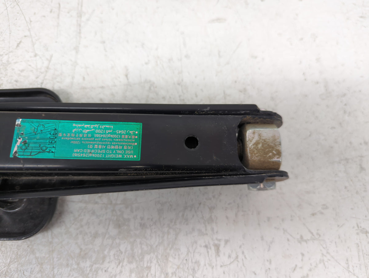 2018 Volkswagen Atlas Spare Scissor Car Jack - Oemusedautoparts1.com