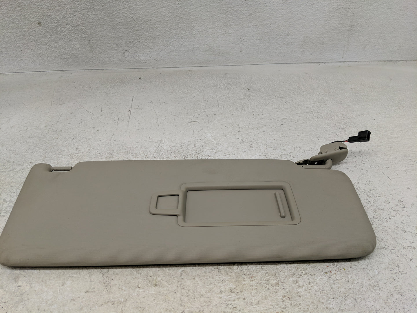 2020-2022 Volkswagen Atlas Sun Visor Shade Replacement Driver Left Mirror Fits Fits 2020 2021 2022 OEM Used Auto Parts - Oem