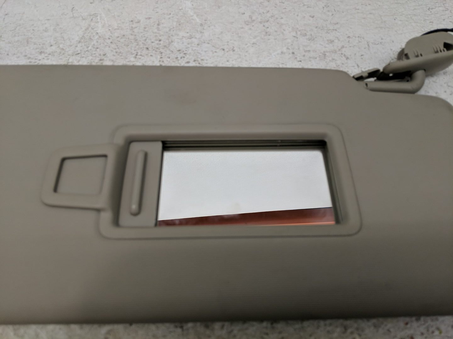 2020-2022 Volkswagen Atlas Sun Visor Shade Replacement Driver Left Mirror Fits Fits 2020 2021 2022 OEM Used Auto Parts - Oem
