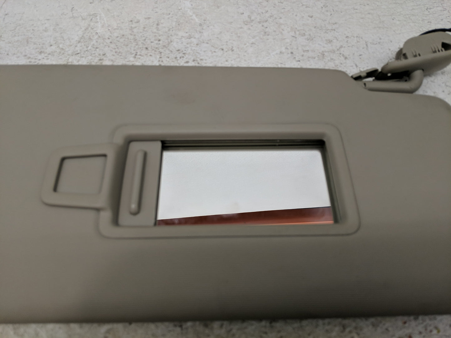 2020-2022 Volkswagen Atlas Sun Visor Shade Replacement Driver Left Mirror Fits Fits 2020 2021 2022 OEM Used Auto Parts - Oem