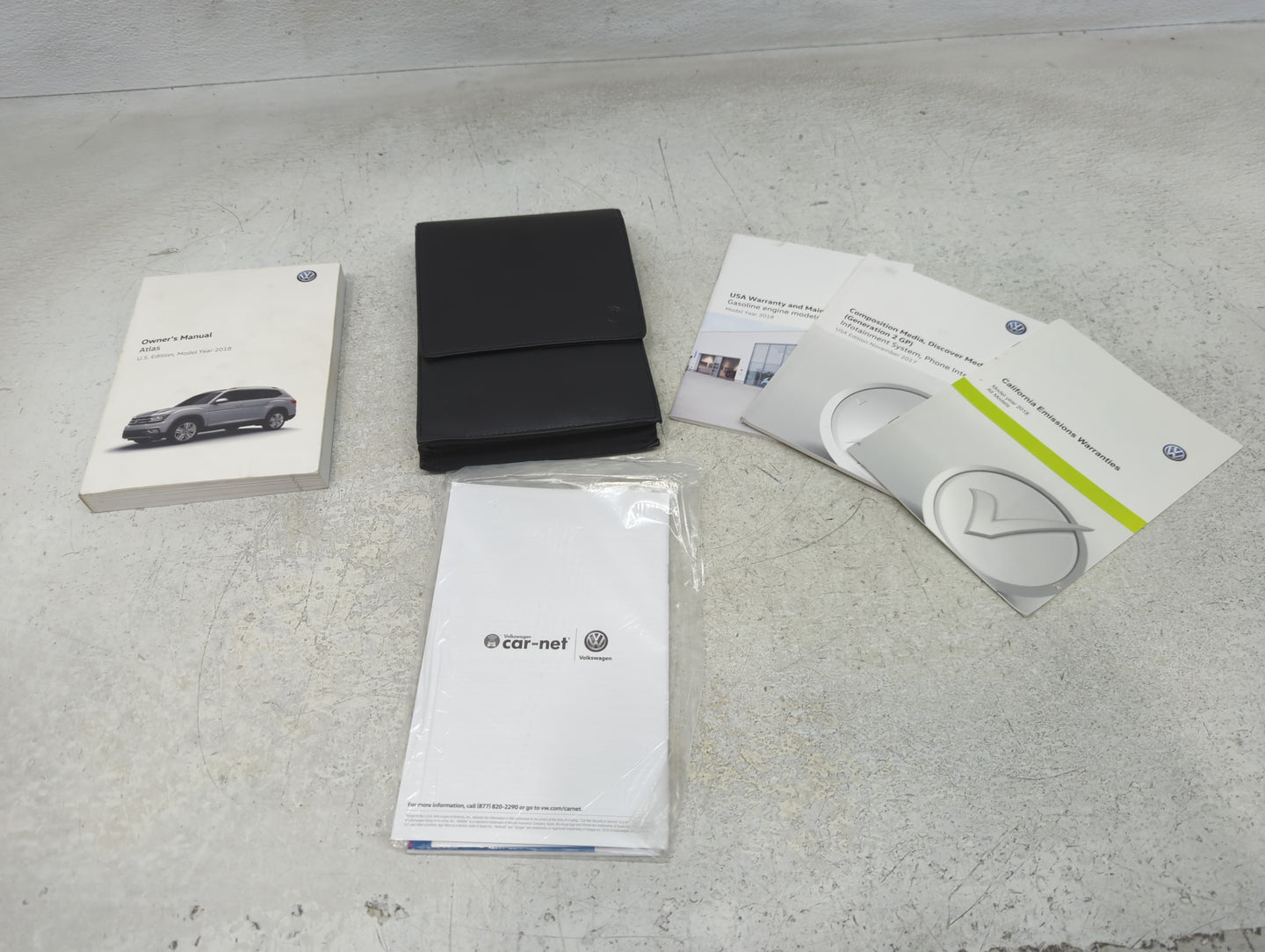 2018 Volkswagen Atlas Owners Manual Book Guide P/N:3CN012723BC OEM Used Auto Parts - Oemusedautoparts1.com