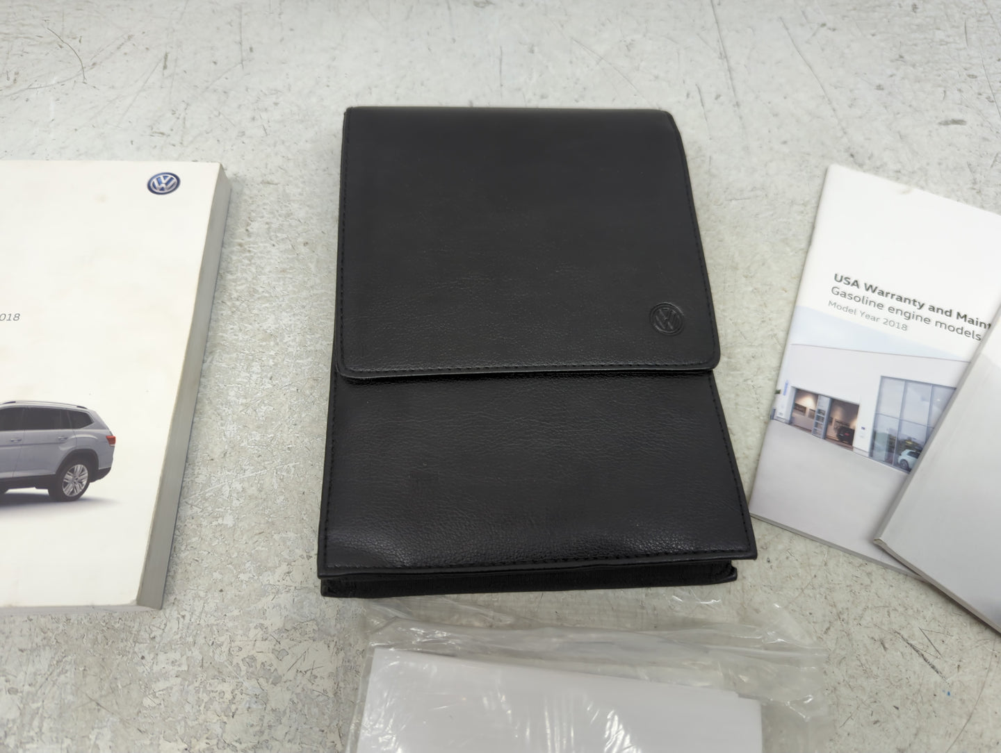 2018 Volkswagen Atlas Owners Manual Book Guide P/N:3CN012723BC OEM Used Auto Parts - Oemusedautoparts1.com