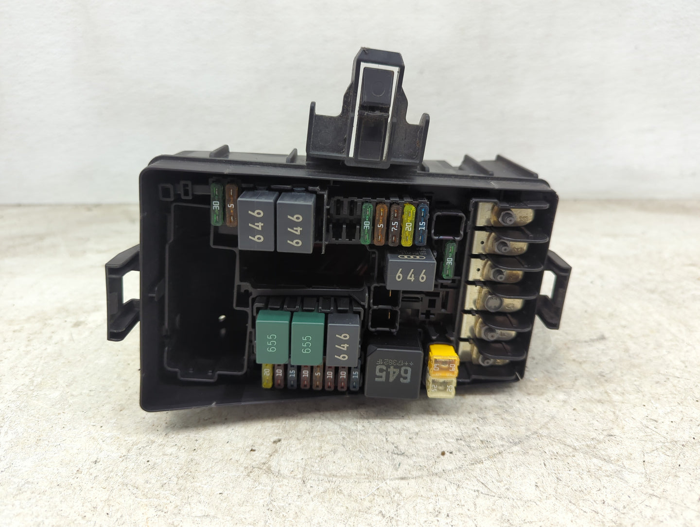 2020-2022 Volkswagen Atlas Fusebox Fuse Box Panel Relay Module P/N:5Q0907361D Fits Fits 2020 2021 2022 OEM Used Auto Parts -