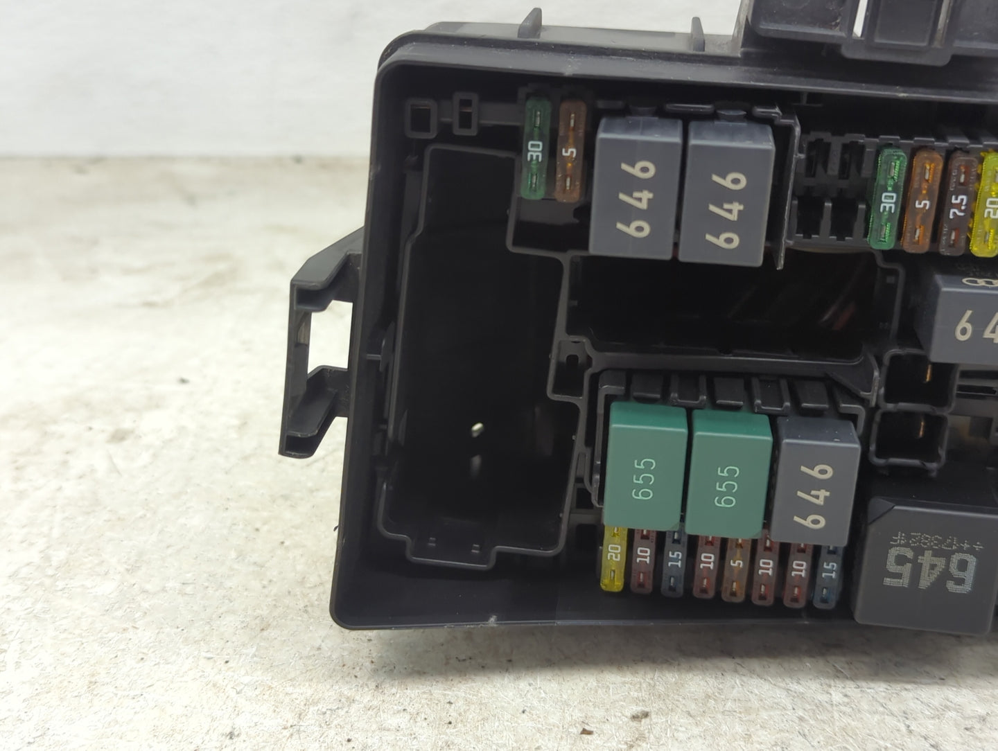 2020-2022 Volkswagen Atlas Fusebox Fuse Box Panel Relay Module P/N:5Q0907361D Fits Fits 2020 2021 2022 OEM Used Auto Parts -