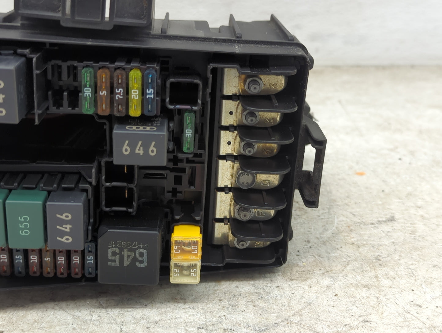 2020-2022 Volkswagen Atlas Fusebox Fuse Box Panel Relay Module P/N:5Q0907361D Fits Fits 2020 2021 2022 OEM Used Auto Parts -