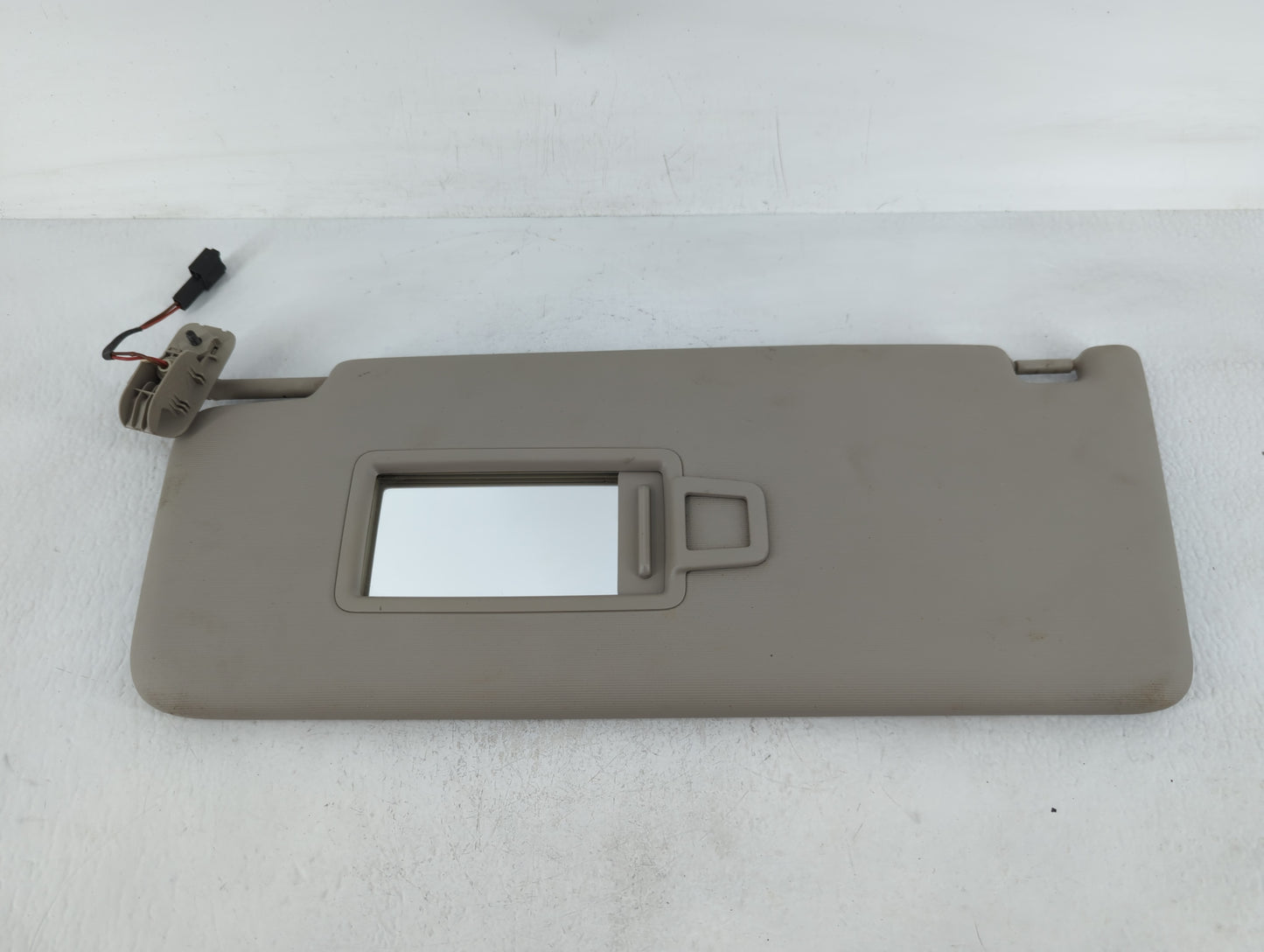 2020-2022 Volkswagen Atlas Sun Visor Shade Replacement Driver Left Mirror Fits Fits 2020 2021 2022 OEM Used Auto Parts - Oem