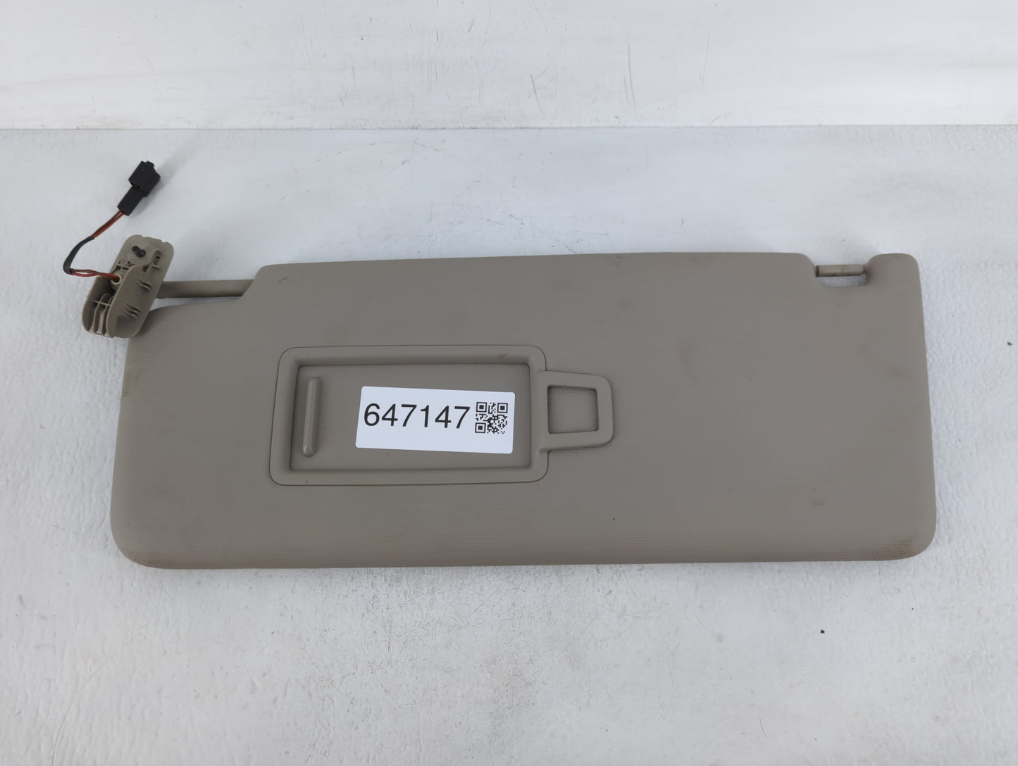 2020-2022 Volkswagen Atlas Sun Visor Shade Replacement Driver Left Mirror Fits Fits 2020 2021 2022 OEM Used Auto Parts - Oem