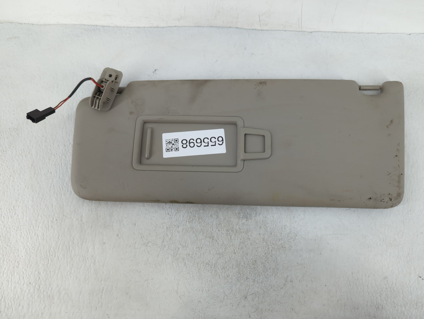 2020-2022 Volkswagen Atlas Sun Visor Shade Replacement Driver Left Mirror Fits Fits 2020 2021 2022 OEM Used Auto Parts - Oem
