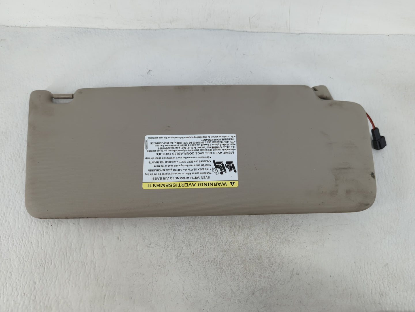 2020-2022 Volkswagen Atlas Sun Visor Shade Replacement Driver Left Mirror Fits Fits 2020 2021 2022 OEM Used Auto Parts - Oem
