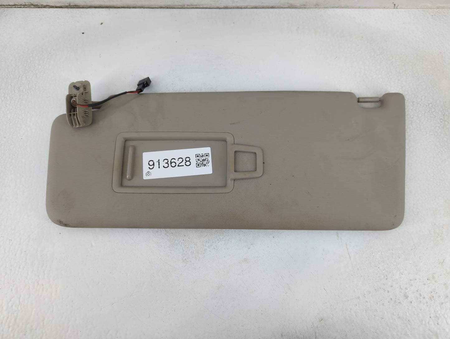 2018-2022 Volkswagen Atlas Sun Visor Shade Replacement Driver Left Mirror Fits Fits 2018 2019 2020 2021 2022 OEM Used Auto P