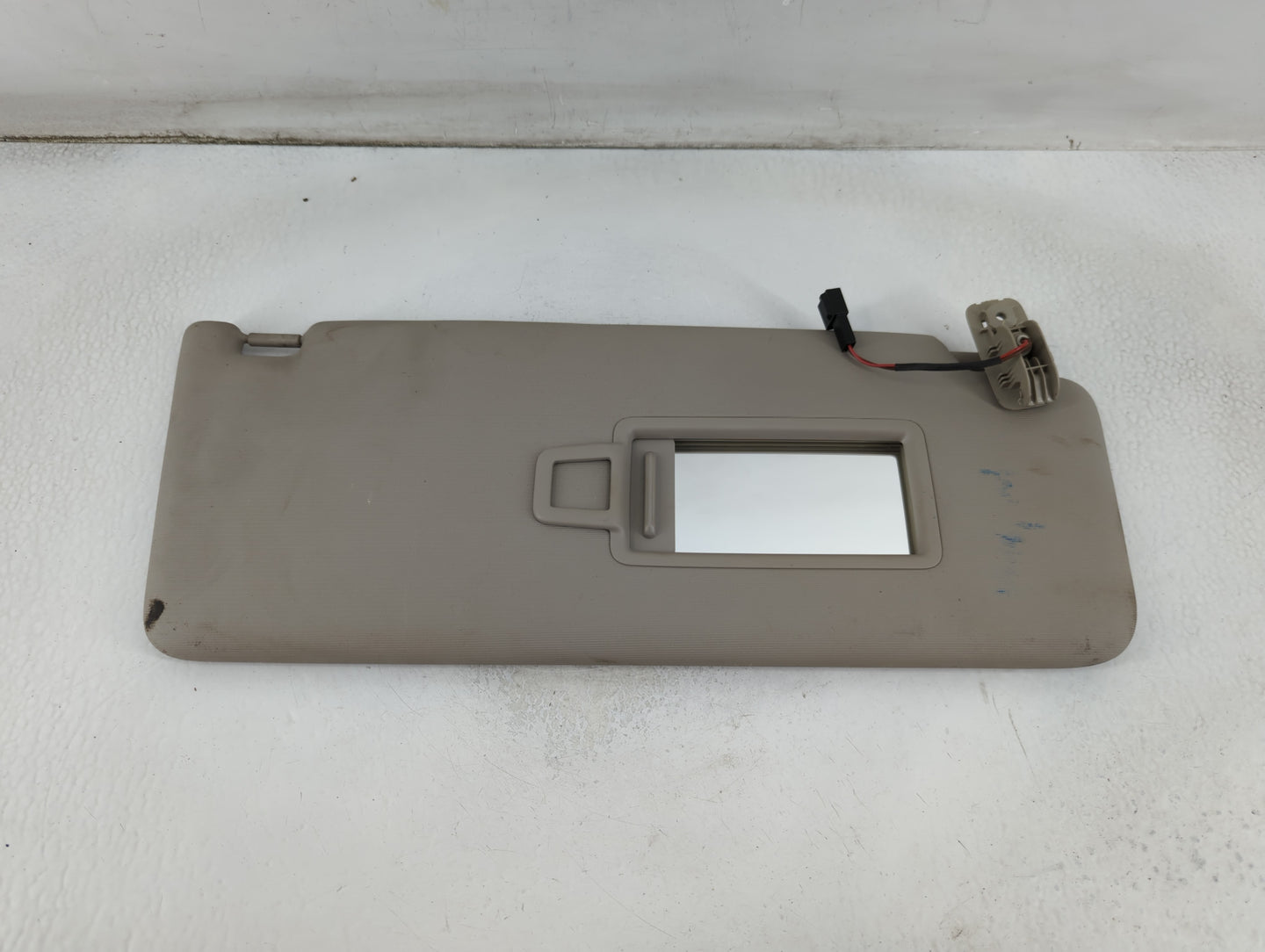 2020-2022 Volkswagen Atlas Sun Visor Shade Replacement Passenger Right Mirror Fits Fits 2020 2021 2022 OEM Used Auto Parts -