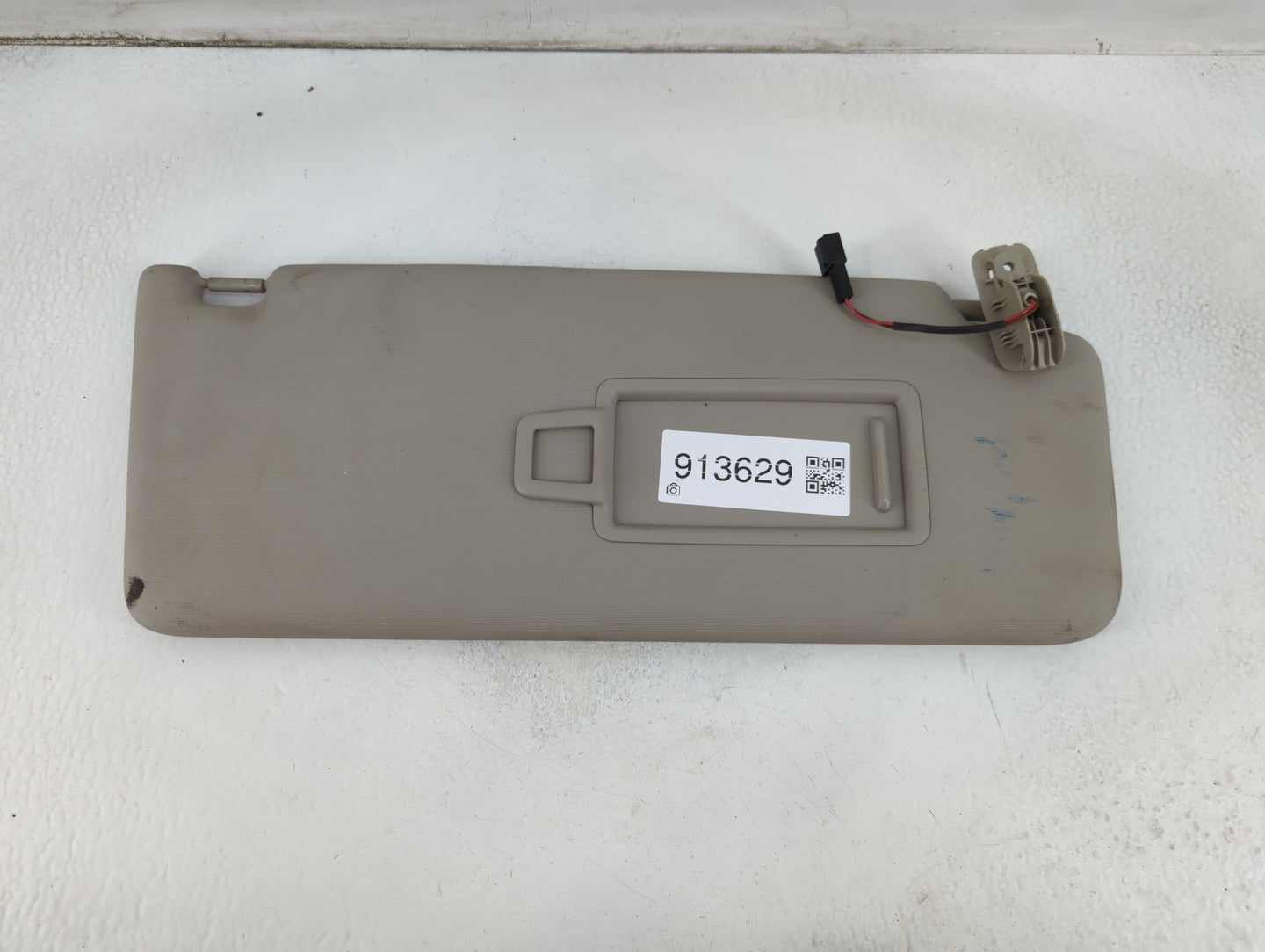 2020-2022 Volkswagen Atlas Sun Visor Shade Replacement Passenger Right Mirror Fits Fits 2020 2021 2022 OEM Used Auto Parts -