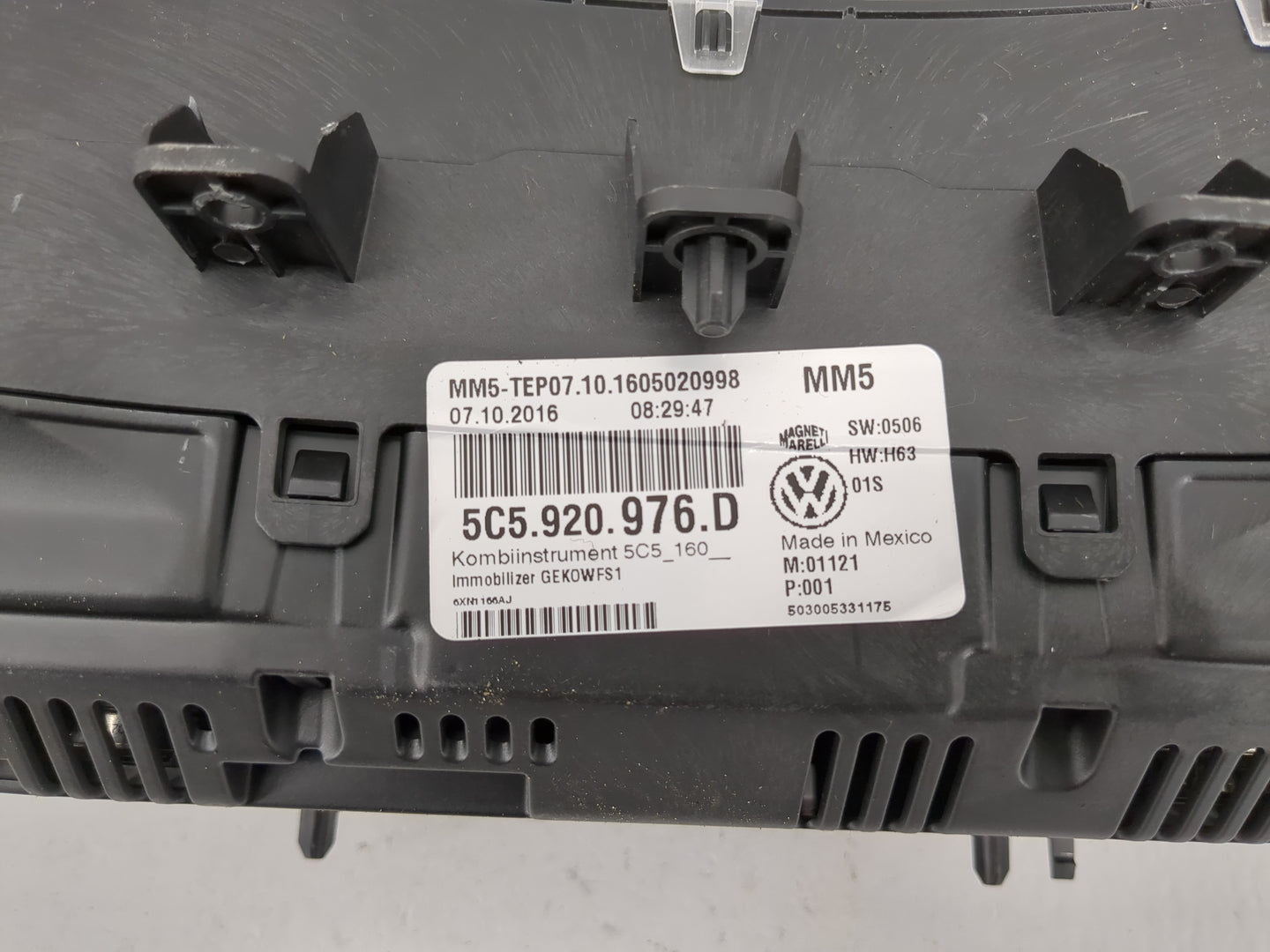 2017-2019 Volkswagen Beetle Instrument Cluster Speedometer Gauges P/N:5C5920976D Fits Fits 2017 2018 2019 OEM Used Auto Part