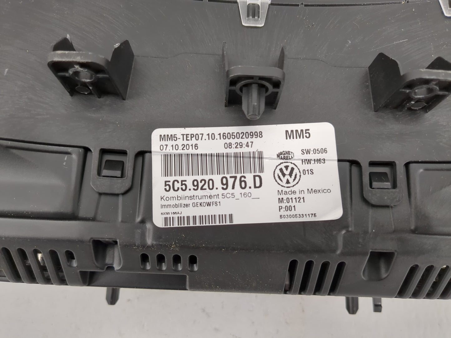 2017-2019 Volkswagen Beetle Instrument Cluster Speedometer Gauges P/N:5C5920976D Fits Fits 2017 2018 2019 OEM Used Auto Part