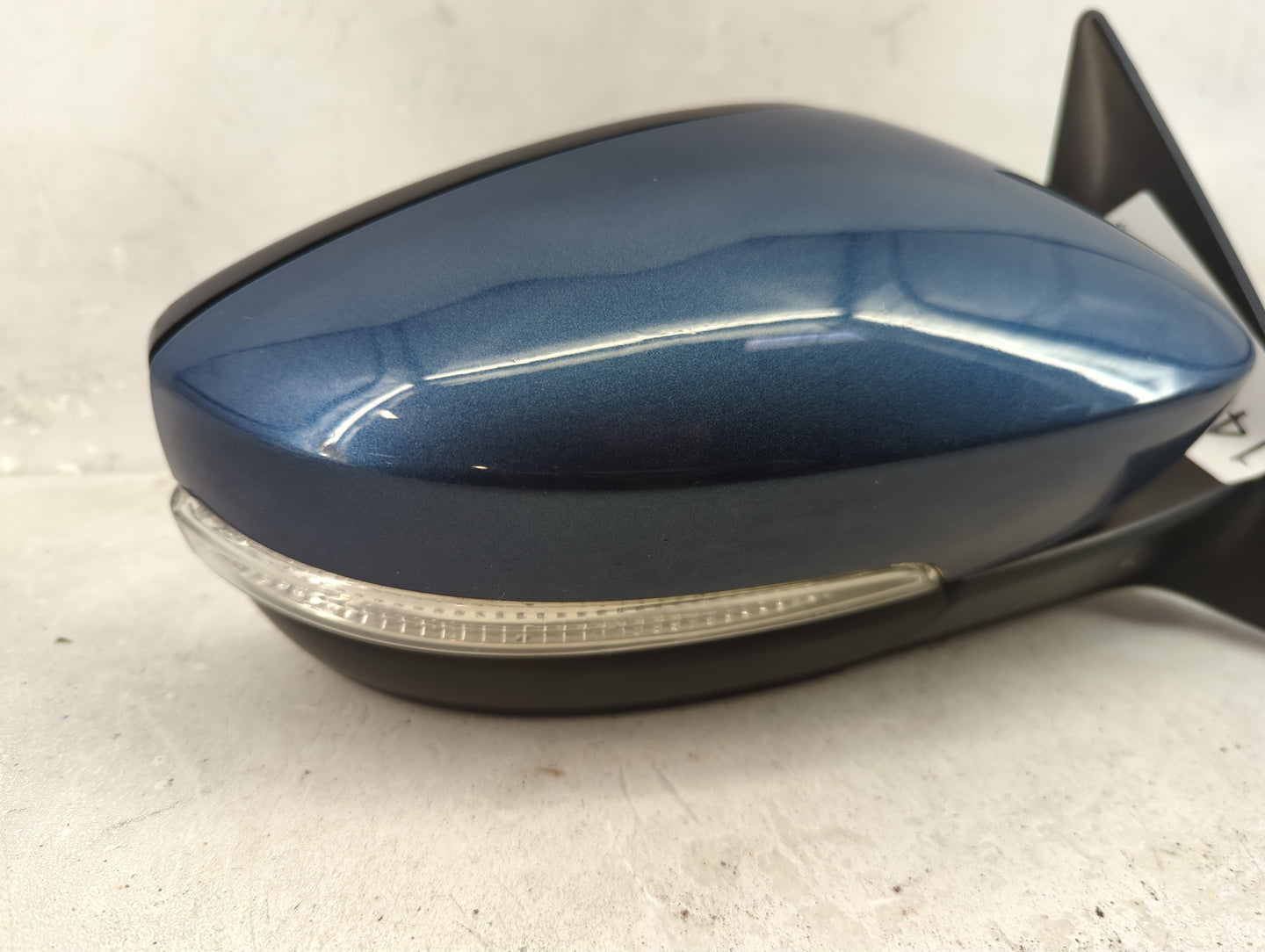 2012-2019 Volkswagen Beetle Driver Side View Mirror - Left Door Mirror OEM Used - Oemusedautoparts1.com