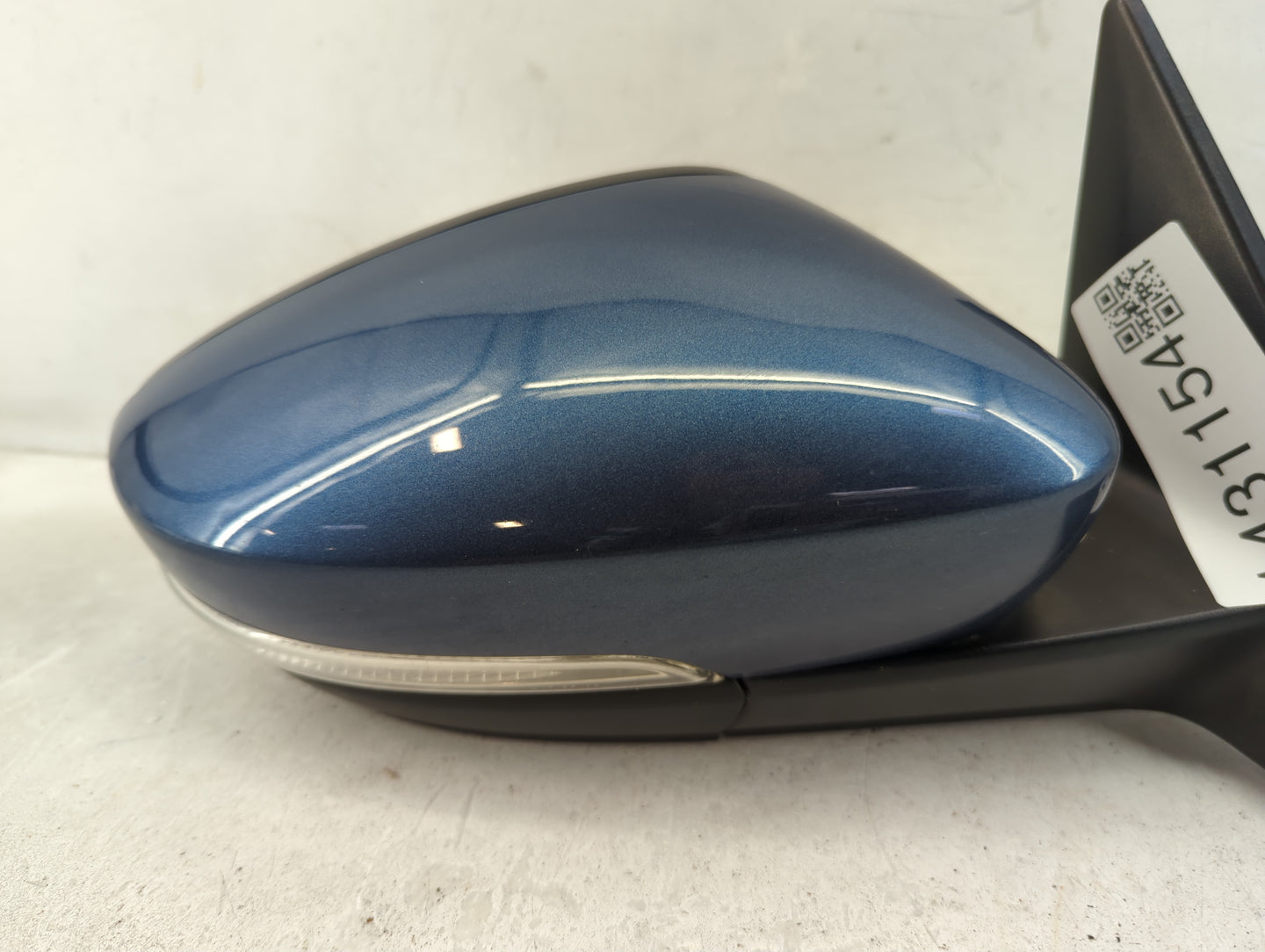 2012-2019 Volkswagen Beetle Driver Side View Mirror - Left Door Mirror OEM Used - Oemusedautoparts1.com