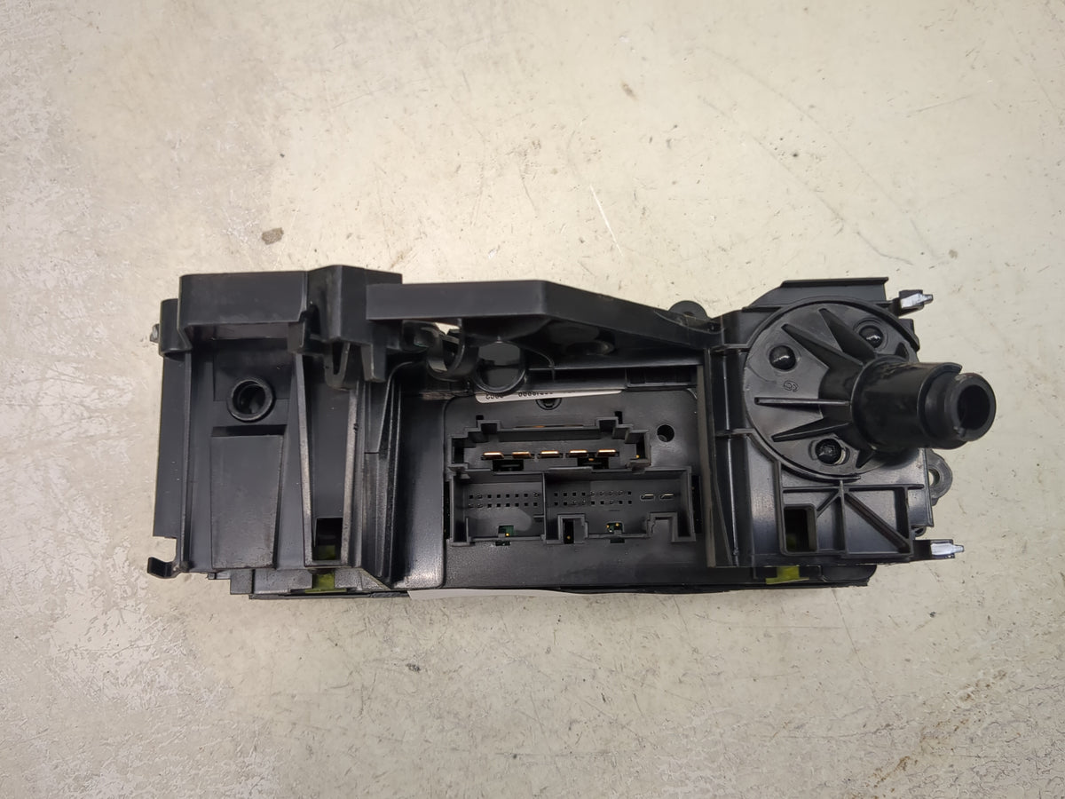 2018 Volkswagen Beetle Climate Control Module Temperature AC/Heater Replacement P/N:004065409 Fits OEM Used Auto Parts - Oem
