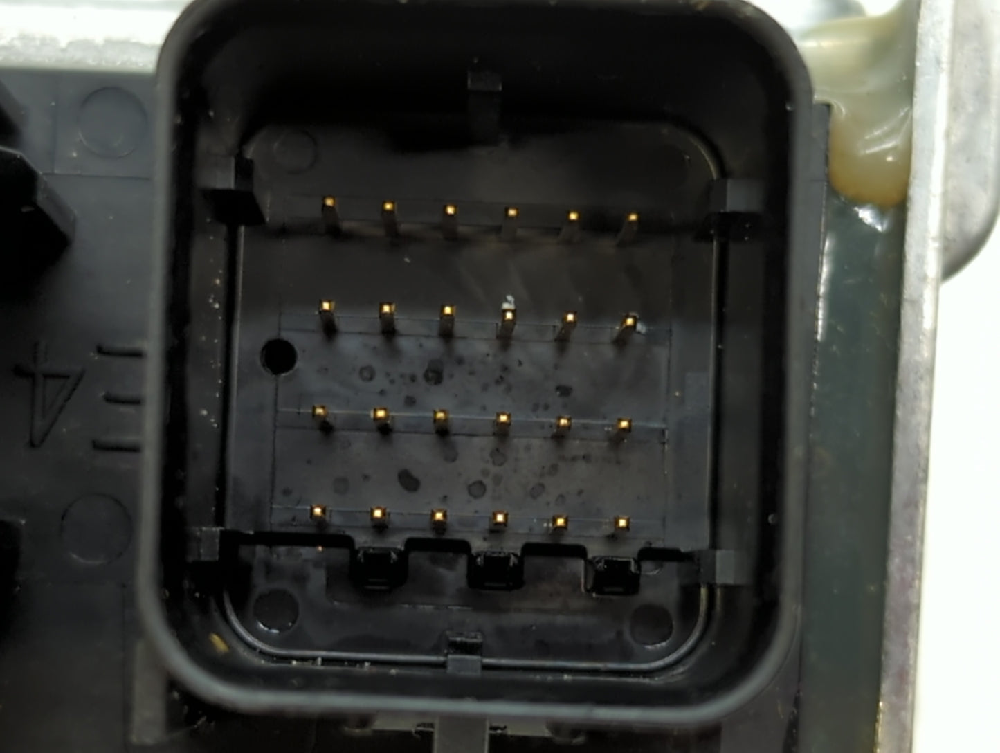2018 Volkswagen Beetle Chassis Control Module Ccm Bcm Body Control - Oemusedautoparts1.com
