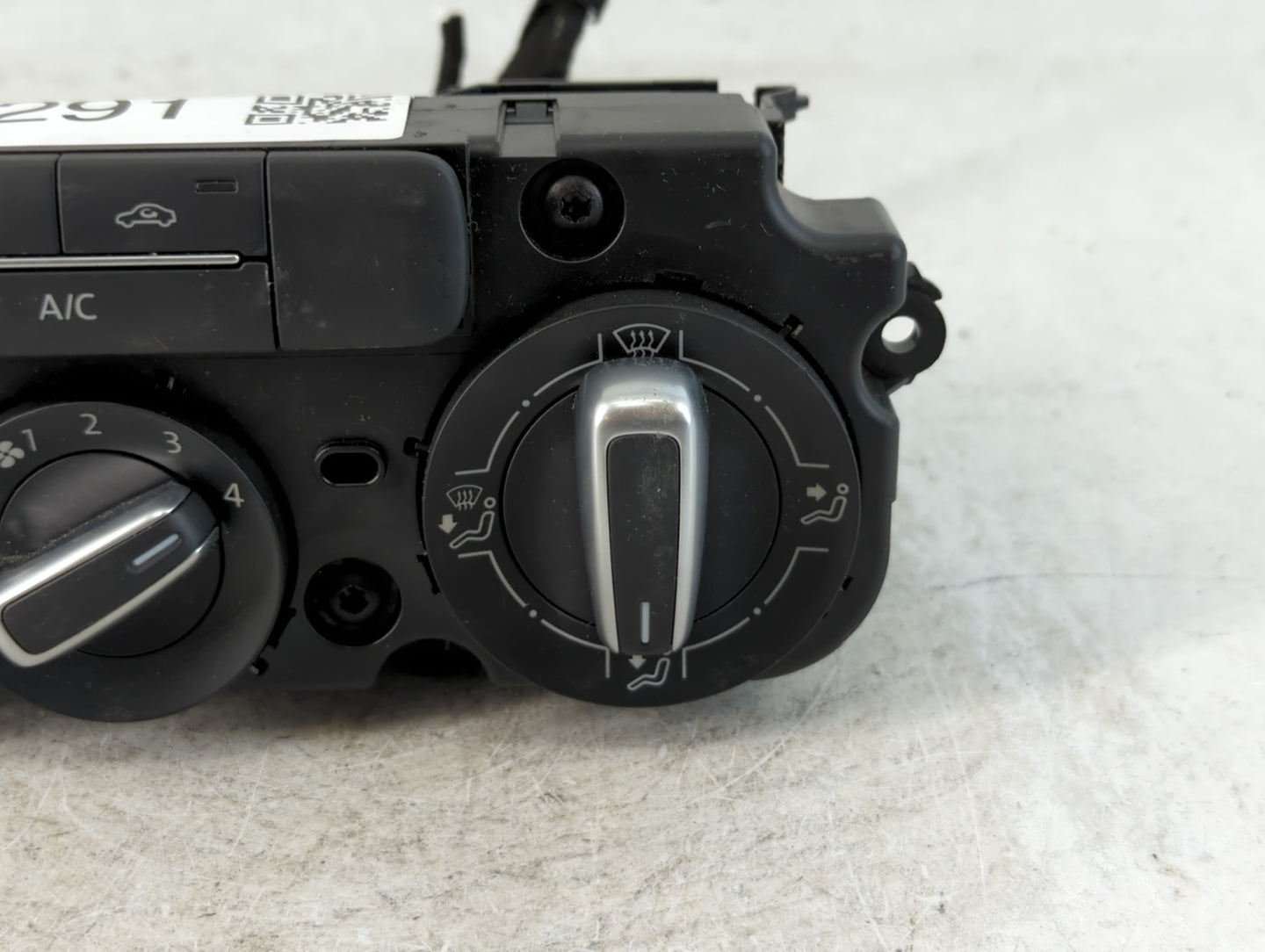 2018-2019 Volkswagen Beetle Climate Control Module Temperature AC/Heater Replacement P/N:0746-24417 90151-736 Fits Fits 2018