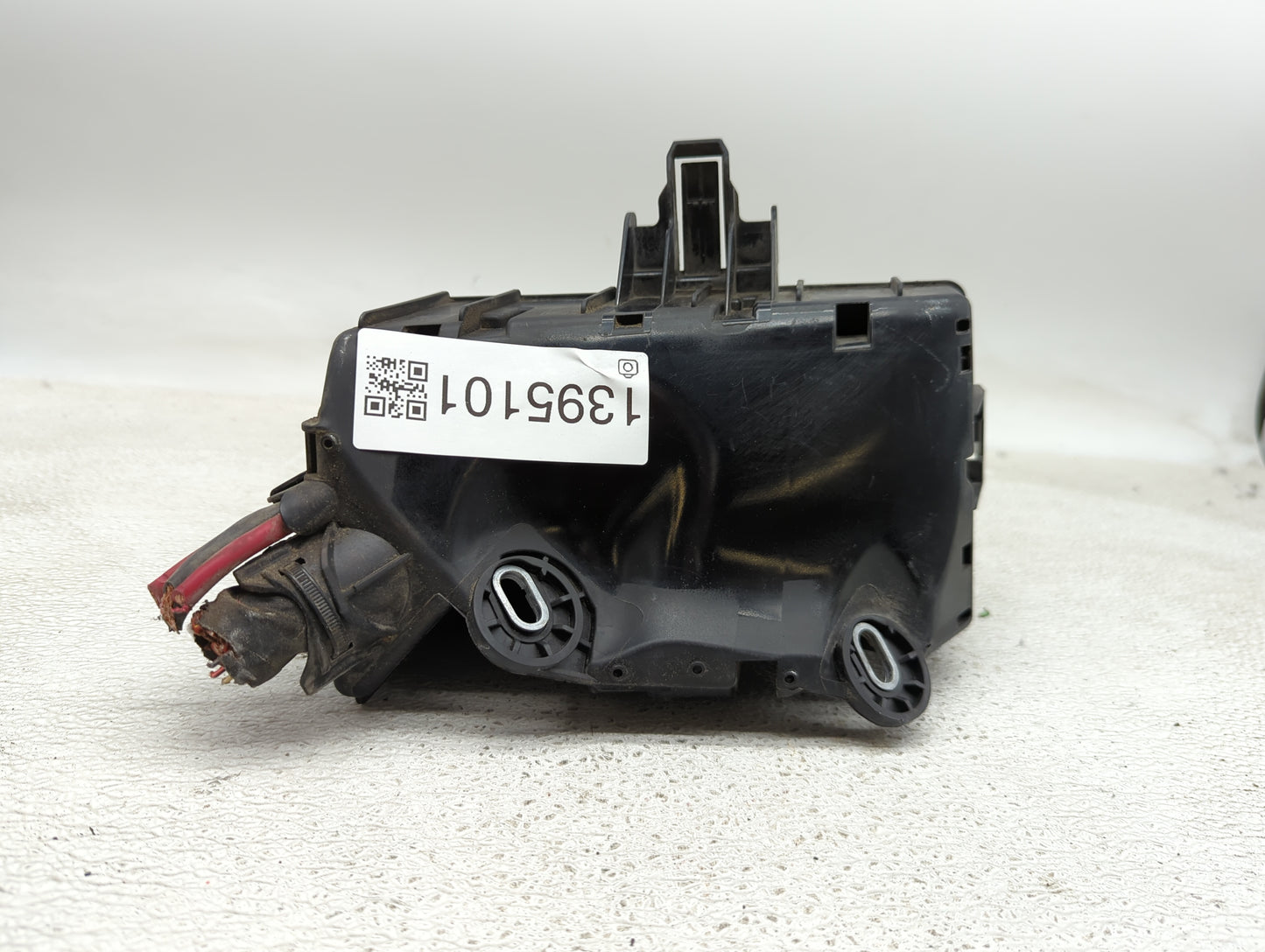 2015-2019 Volkswagen Golf Fusebox Fuse Box Panel Relay Module P/N:5Q0-907-361-D Fits Fits 2015 2016 2017 2018 2019 2020 2021