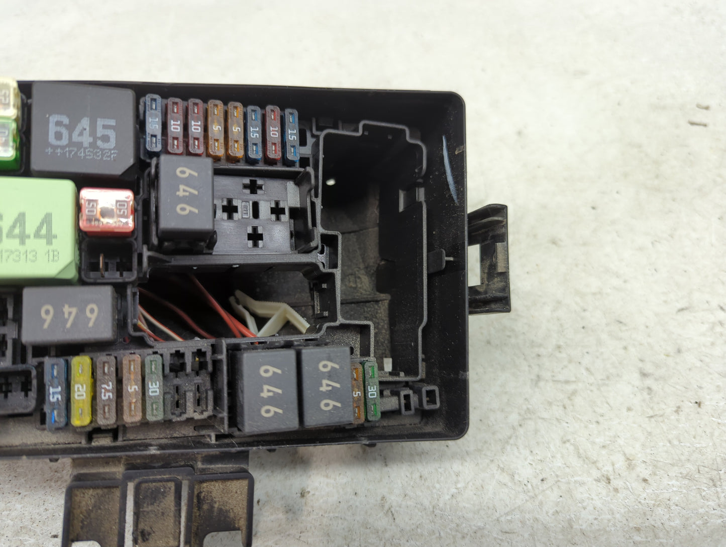 2015-2019 Volkswagen Golf Fusebox Fuse Box Panel Relay Module P/N:5Q0 937 132 D Fits Fits 2015 2016 2017 2018 2019 2020 2021