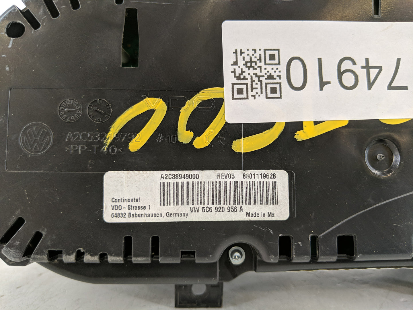 2016-2018 Volkswagen Jetta Instrument Cluster Speedometer Gauges P/N:5C6 920 956A Fits Fits 2016 2017 2018 OEM Used Auto Par