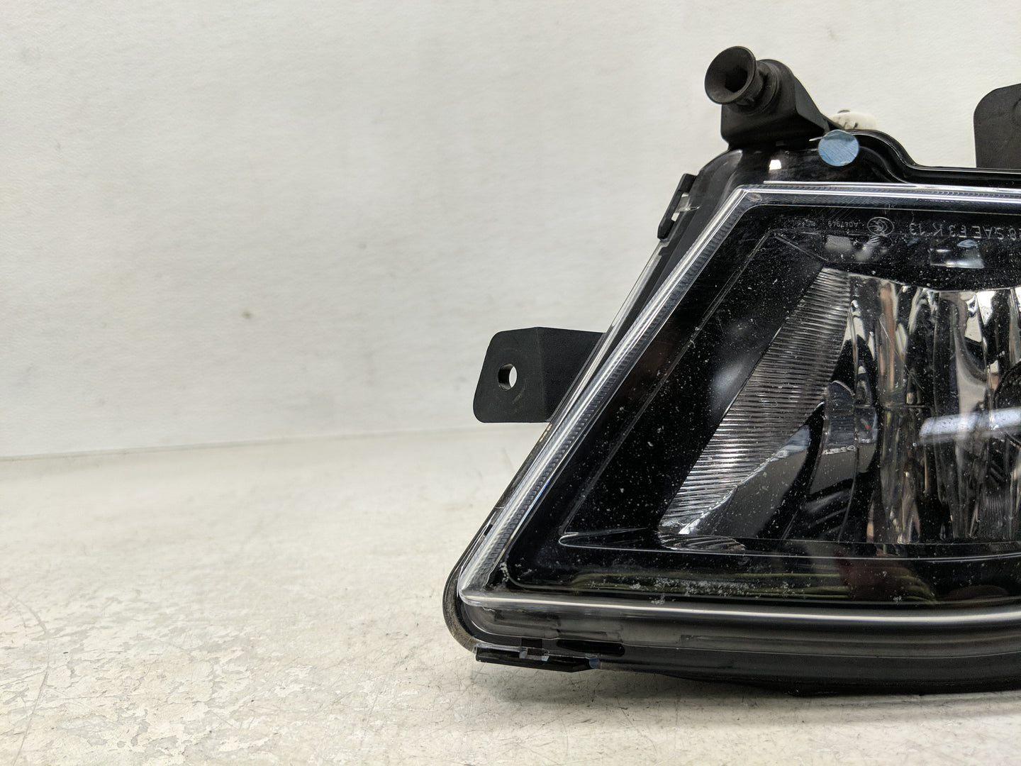2015-2018 Volkswagen Jetta Passenger Right Oem Front Light Lamp - Oemusedautoparts1.com