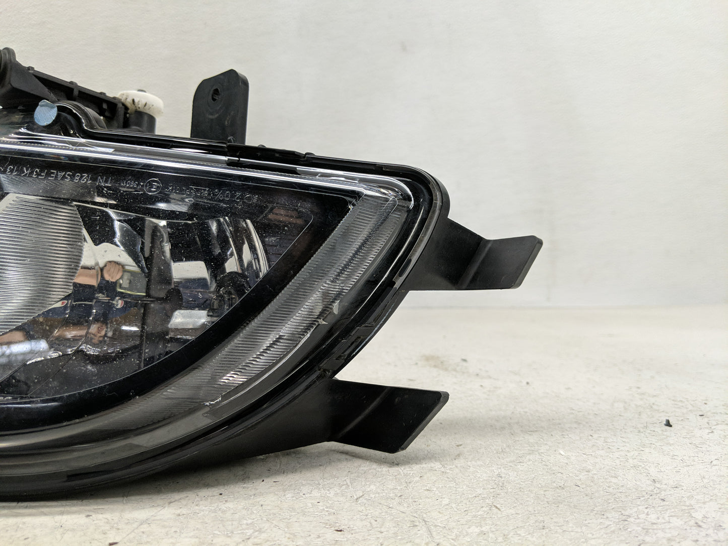 2015-2018 Volkswagen Jetta Passenger Right Oem Front Light Lamp - Oemusedautoparts1.com