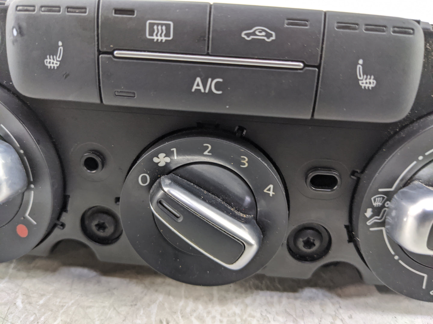 2015-2018 Volkswagen Jetta Climate Control Module Temperature AC/Heater Replacement P/N:90151-907 Fits Fits 2015 2016 2017 2