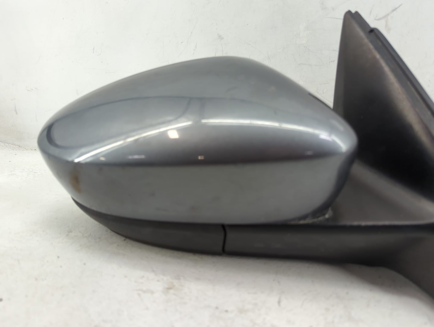 2017-2018 Volkswagen Jetta Passenger Side View Mirror - Right Door Mirror OEM Used - Oemusedautoparts1.com
