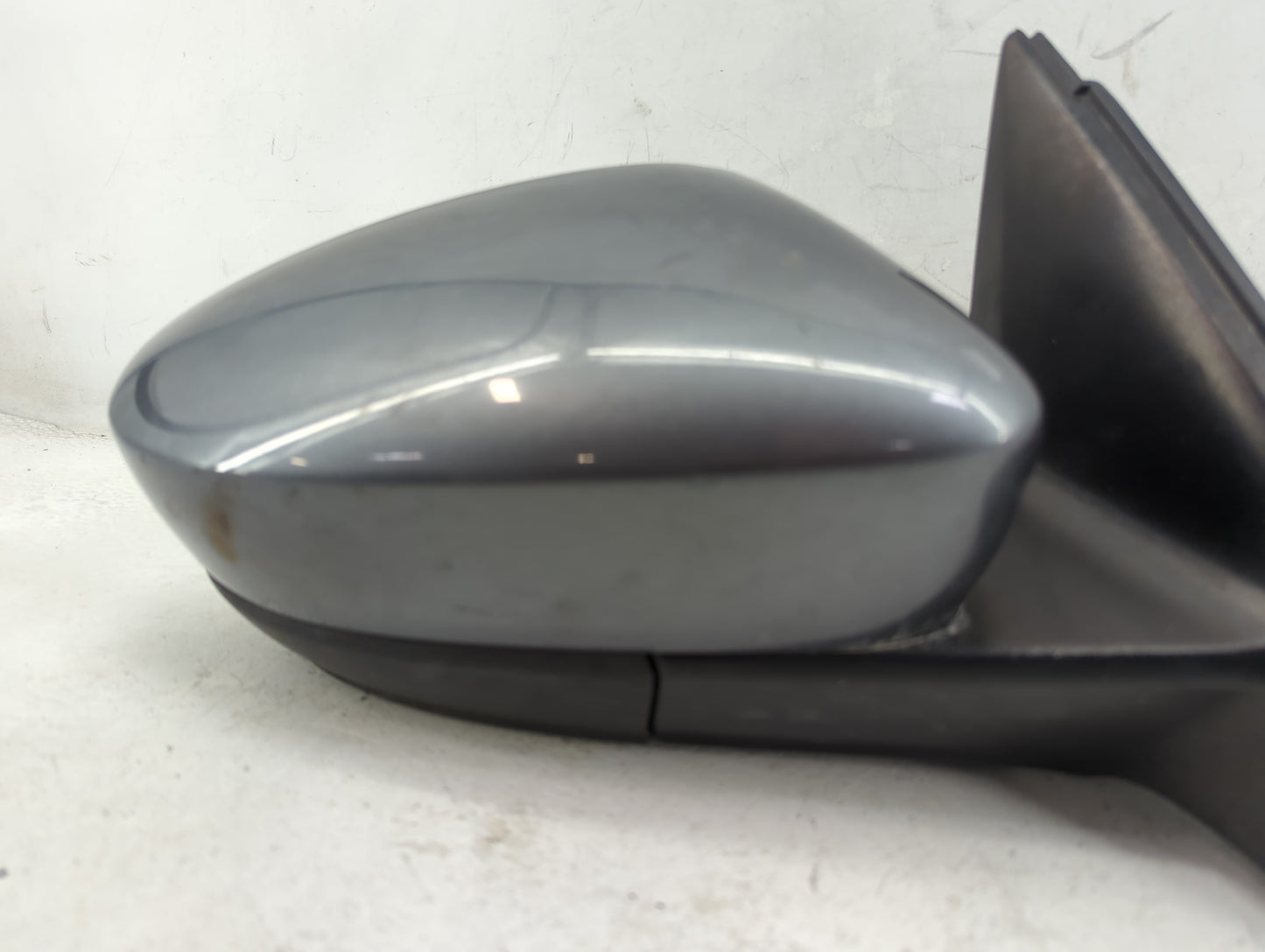 2017-2018 Volkswagen Jetta Passenger Side View Mirror - Right Door Mirror OEM Used - Oemusedautoparts1.com