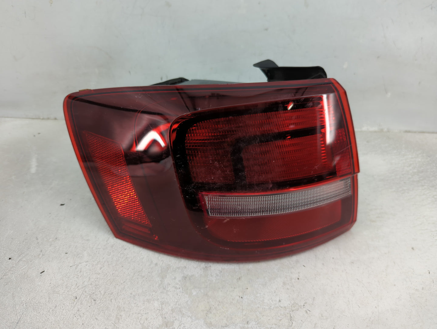 2017-2018 Volkswagen Jetta Tail Light Assembly Driver Left OEM P/N:6003TN0041 Fits Fits 2017 2018 OEM Used Auto Parts - Oemu