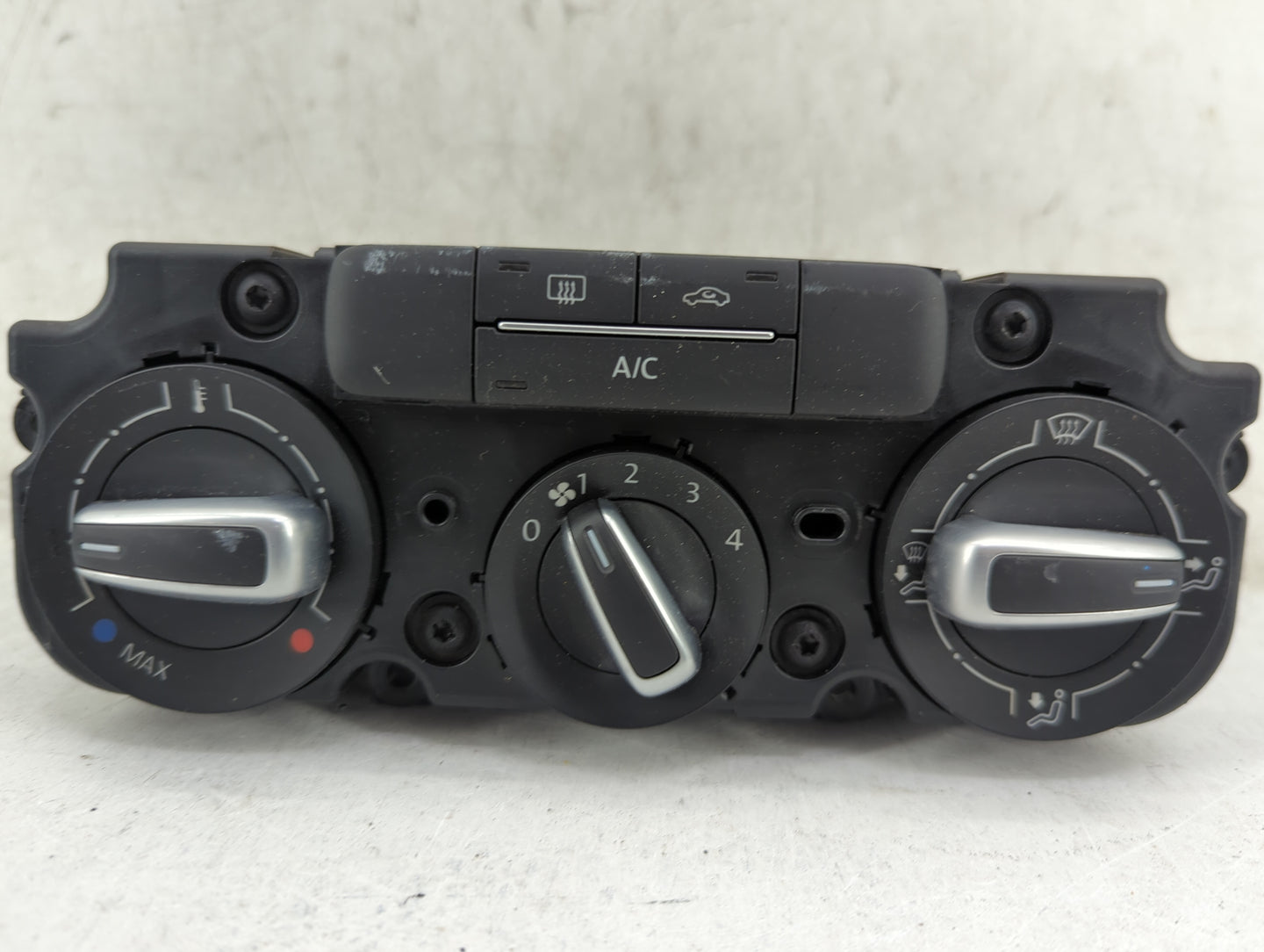 2017-2018 Volkswagen Jetta Climate Control Module Temperature AC/Heater Replacement Fits Fits 2017 2018 OEM Used Auto Parts 