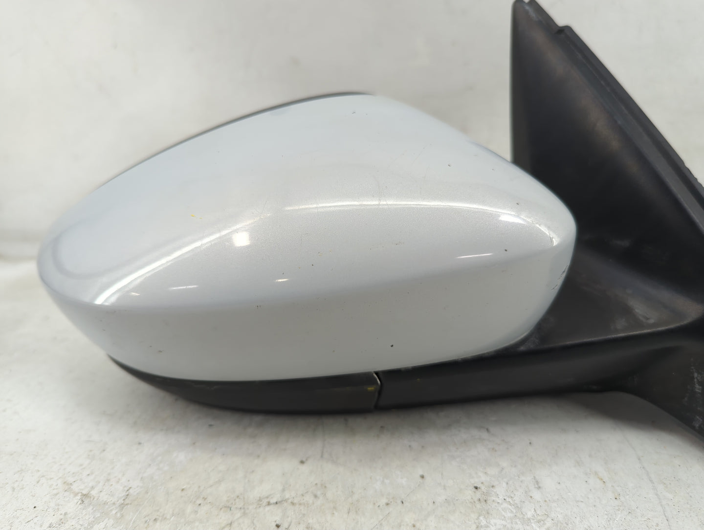 2017-2018 Volkswagen Jetta Passenger Side View Mirror - Right Door Mirror OEM Used - Oemusedautoparts1.com