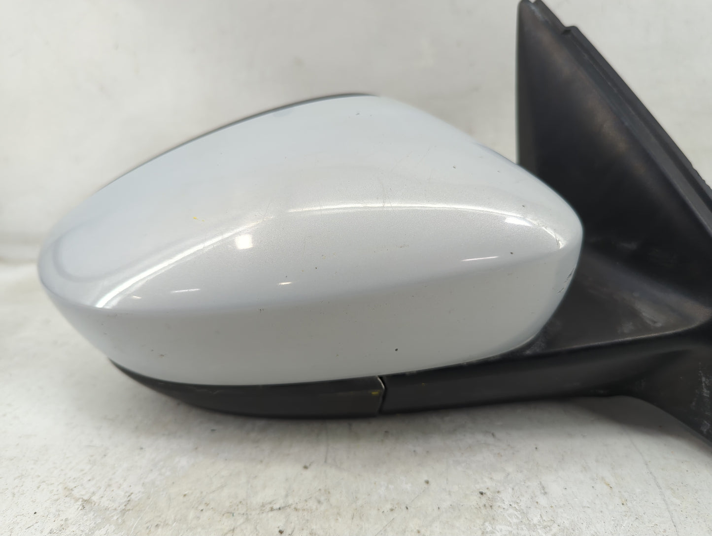 2017-2018 Volkswagen Jetta Passenger Side View Mirror - Right Door Mirror OEM Used - Oemusedautoparts1.com