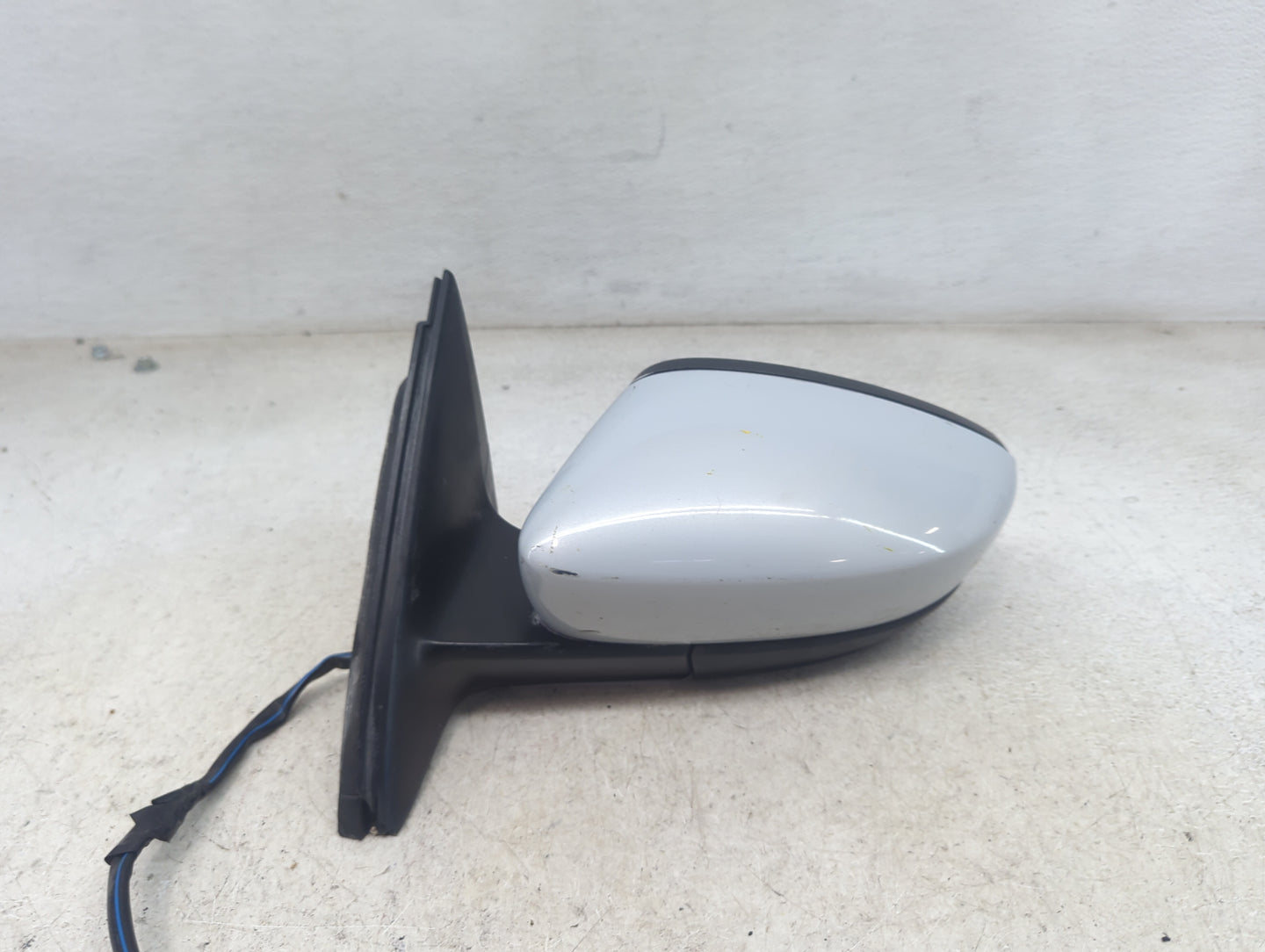 2017-2018 Volkswagen Jetta Driver Side View Mirror - Left Door Mirror OEM Used - Oemusedautoparts1.com