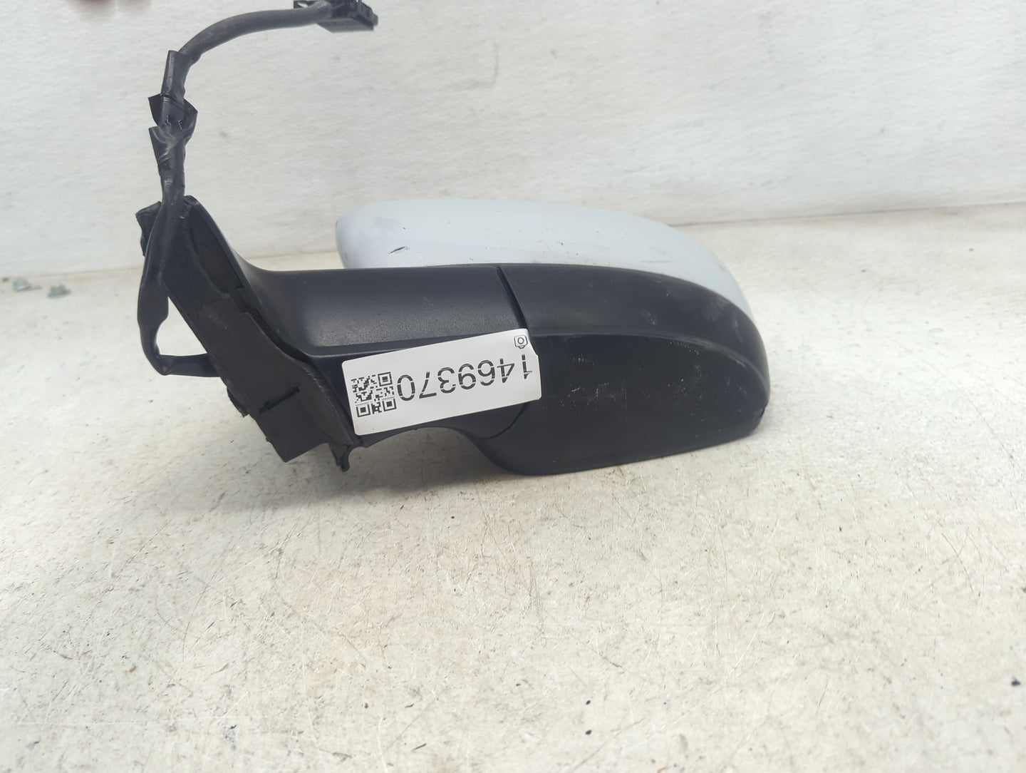 2017-2018 Volkswagen Jetta Driver Side View Mirror - Left Door Mirror OEM Used - Oemusedautoparts1.com