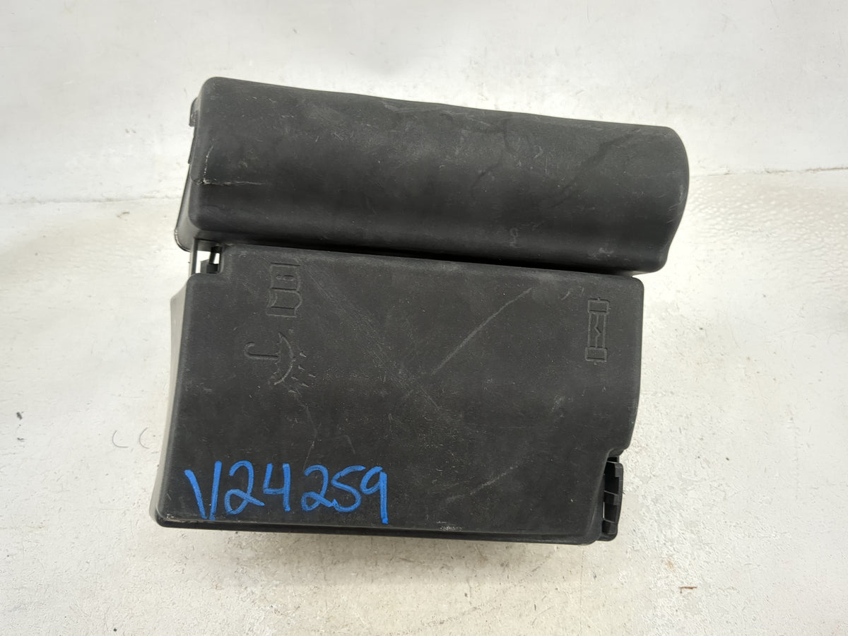 2015-2018 Volkswagen Jetta Fusebox Fuse Box Panel Relay Module P/N:5C0937132A Fits Fits 2015 2016 2017 2018 OEM Used Auto Pa
