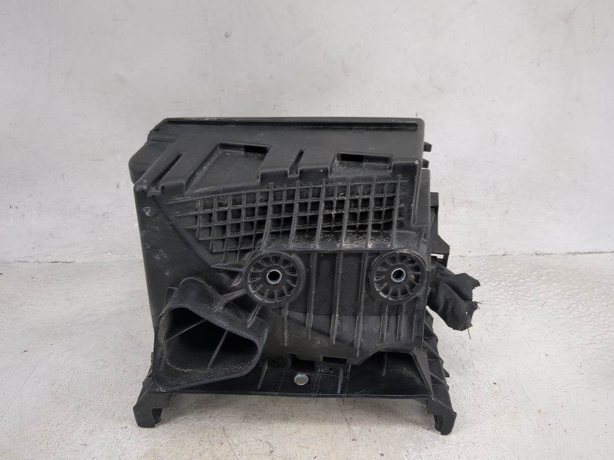 2015-2018 Volkswagen Jetta Fusebox Fuse Box Panel Relay Module P/N:5C0937132A Fits Fits 2015 2016 2017 2018 OEM Used Auto Pa